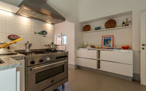 Villa Fior di Roccia: Cucina, Elettrodomestico Da Cucina, Cucina Stufa, Apparecchio Major, Stufa A Gas, Stufa, Controsoffitto, Elettrodomestico, Interior Design, Piano Cottura