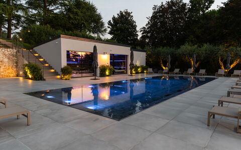 Villa Bocchi: Piscina, Giochi D'Acqua, Giardino, Materiale Composito, Cortile, Vaso Di Fiori, Shade, Ricorrere, Landscaping, Terrazza