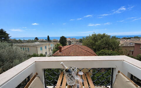 Focaincontromano Seaview, Genova: Balcone, Shade, Mobili Da Esterno, Villa