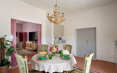 Villa Elisa: Mobilia, Interior Design, Parete, Pavimentazione, Tavolo, Camera, Pavimento, Sala Da Pranzo, Illuminazione, Sedia
