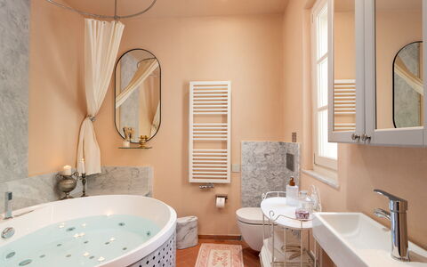 Villa Elisa: Bagno, Interior Design, Idraulico Fixture, Pavimentazione, Parete, Pavimento, Vasca Da Bagno, Rubinetto, Lavandino Del Bagno, Lavello
