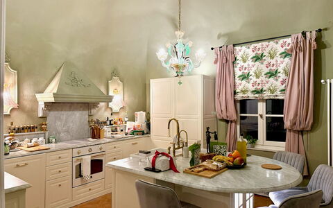 Villa Elisa: Mobilia, Interior Design, Cucina, Pavimentazione, Lampada, Soffitto, Camera, Illuminazione, Tavolo, Casa