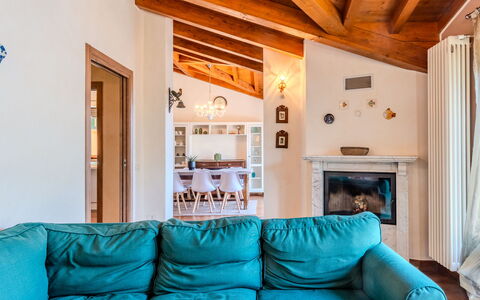 Dervio 623: Mobilia, Interior Design, Divano, Legna, Pavimentazione, Soffitto, Pavimento, Camera, Soggiorno, Casa