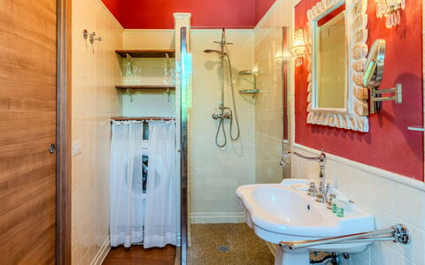 Dervio 623: Bagno, Idraulico Fixture, Interior Design, Pavimentazione, Pavimento, Idraulico, Illuminazione, Specchio, Porta, Casa