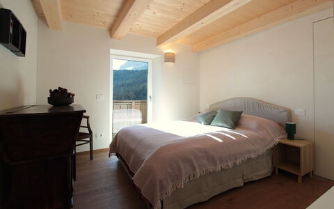 Casa Tomà Mountain View Cortina: Mobilia, Legna, Interior Design, Pavimento, Pavimentazione, Camera, Soffitto, Biancheria, Camera Da Letto, Letto