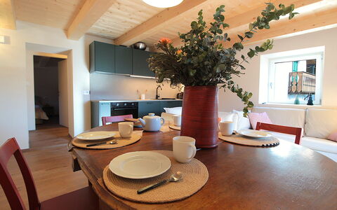 Casa Tomà Mountain View Cortina: Mobilia, Interior Design, Pavimentazione, Legna, Tavolo, Sala Da Pranzo, Cucina & Sala Da Pranzo Tavolo, Sedia, Pavimento, Soffitto