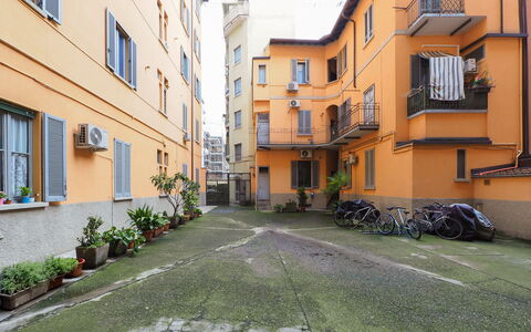 Suite Meda: Costruzione, Parete, Finestra, Quartiere, Architettura, Appartamento, Zona Residenziale, Urban Design, Condominio, Balcone