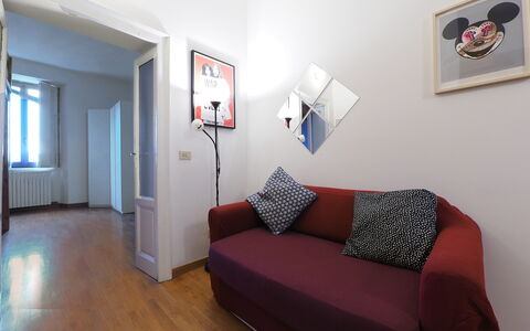 Suite Meda: Mobilia, Parete, Interior Design, Pavimentazione, Pavimento, Legna, Camera, Appartamento, Divano, Soggiorno