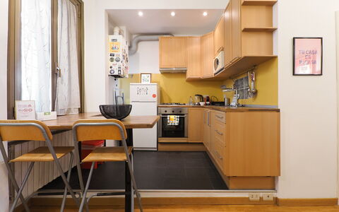 Suite Meda: Mobilia, Elettrodomestico Da Cucina, Cucina, Apparecchio Major, Controsoffitto, Interior Design, Pavimentazione, Cabinetry, Legna, Pavimento