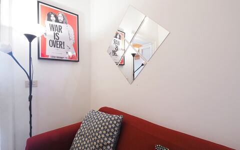 Suite Meda: Parete, Interior Design, Cornice, Camera, Dipingere, Arte Moderna, Soggiorno, Design, Lampada