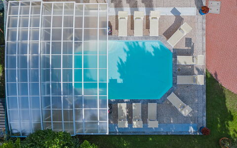 Besanina: Blu, Piscina, Tempo Libero, Mobili Da Esterno, Ricorrere, Materiale Composito, Shade, Eco Hotel, Sedia, Ombrello