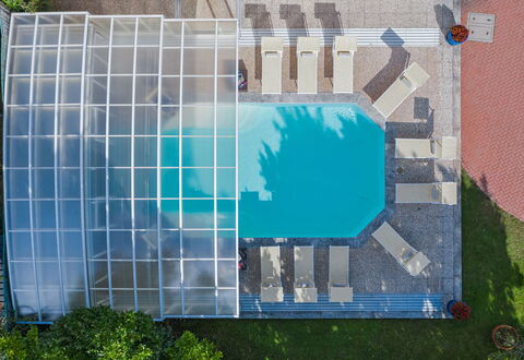 Besanina: Blu, Piscina, Tempo Libero, Mobili Da Esterno, Ricorrere, Materiale Composito, Shade, Eco Hotel, Sedia, Ombrello