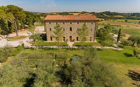 Poggio Mori 20: Erba, Paesaggio, Arbusto, Lotto, Estate, Giardino, Piantagione, Landscaping, Prato, Dimora