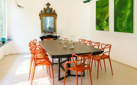 Portofino: Mobilia, Pavimentazione, Interior Design, Legna, Pavimento, Tavolo, Cucina & Sala Da Pranzo Tavolo, Sedia, Sala Da Pranzo, Illuminazione