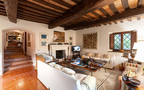 Artemisia: Mobilia, Parete, Interior Design, Legna, Pavimentazione, Divano, Casa, Pavimento, Soggiorno, Camera