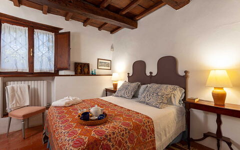 Artemisia: Parete, Mobilia, Camera Da Letto, Letto, Lenzuolo, Biancheria, Pavimentazione, Interior Design, Bedding, Telaio Del Letto
