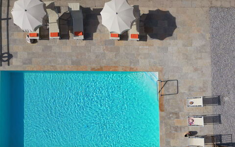 Villa Il Noccioleto: Piscina, Mobilia, Materiale Composito, Ricorrere, Mobili Da Esterno, Sedia, Piastrella, Hotel, Eco Hotel, Lettino