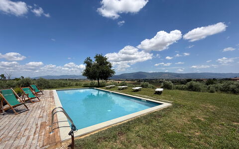 Villa Dedalo: Cielo, Blu, Paesaggio, Lotto, Plain, Piscina, Piantagione, Estate, Landscaping, Cumulo