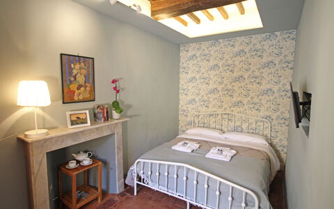 La Casa sulla Piazza: Mobilia, Interior Design, Parete, Legna, Camera Da Letto, Pavimento, Pavimentazione, Soffitto, Letto, Camera