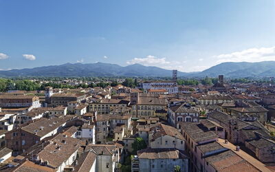 La Casa degli Artisti, Jacuzzi, Marliana: Giorno, Zona Urbana, Città, Zona Residenziale, Collina, Tetto, Cittadina, Orizzonte, Quartiere, Paesaggio