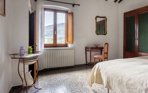 Podere le Lune with Pool, San Gimignano: Interior Design, Pavimentazione, Camera Da Letto, Pavimento, Mobilia, Letto, Camera, Soffitto, Telaio Del Letto, Bedding