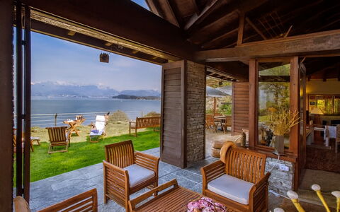 Isa Villa: Legna, Ricorrere, Villetta, Portico, Casa, Eco Hotel, Porta, Deck, Latifoglie, Shade