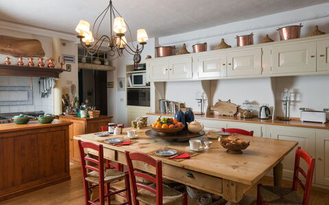 Galero: Mobilia, Cucina, Interior Design, Cabinetry, Pavimentazione, Controsoffitto, Legna, Tavolo, Cucina & Sala Da Pranzo Tavolo, Camera
