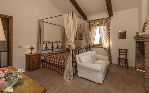 Molinazzo: Mobilia, Interior Design, Parete, Letto, Pavimentazione, Legna, Soffitto, Camera, Pavimento, Camera Da Letto