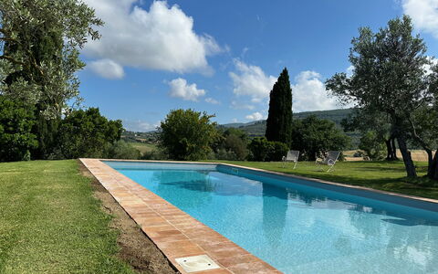 Molinazzo: Blu, Piscina, Giardino, Landscaping, Shade, Giochi D'Acqua, Hacienda, Sempreverde, Backyard