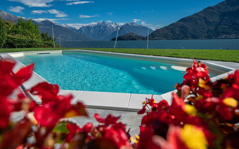 Angela Villa: Blu, Geografia Montane, Acqua, Montagna, Collina, Paesaggio Naturale, Piscina, Catena Montuosa, Highland, Valle