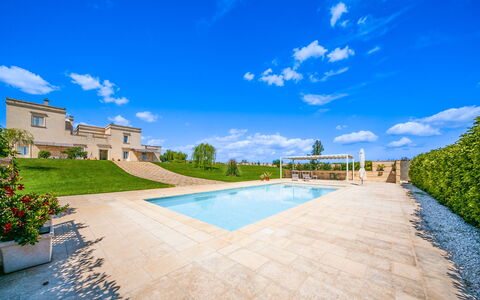 Masseria Ficalindia: Blu, Giardino, Estate, Landscaping, Piscina, Prato, Dimora, Villa, Parco, Cortile