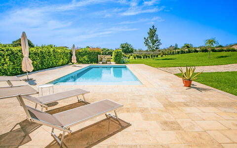 Masseria Ficalindia: Piscina, Mobili Da Esterno, Flagstone, Ricorrere, Materiale Composito, Giardino, Shade, Landscaping, Piastrella, Eco Hotel