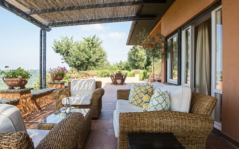 Villa El Olivar: Mobilia, Sedia, Mobili Da Esterno, Tavolo, Tavolo Esterno, Ricorrere, Vaso Di Fiori, Shade, Eco Hotel, Giardino