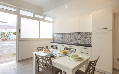 Appartamento Monomare, Gallipoli: Pavimentazione, Interior Design, Pavimento, Mobilia, Cucina, Controsoffitto, Apparecchio Major, Soffitto, Appartamento, Camera
