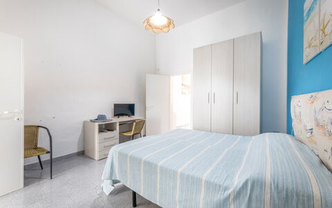 Casa Marinella, Marina di Mancaversa: Mobilia, Parete, Interior Design, Camera Da Letto, Letto, Lenzuolo, Pavimento, Pavimentazione, Bedding, Soffitto