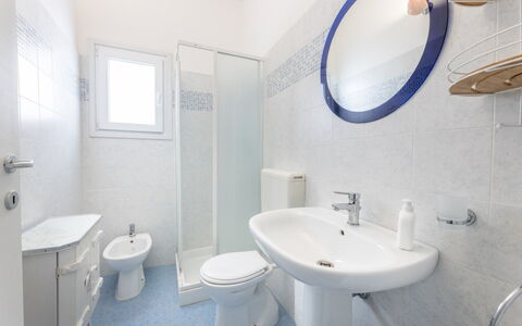 Casa Marinella, Marina di Mancaversa: Pavimentazione, Pavimento, Interior Design, Idraulico Fixture, Camera, Soffitto, Gabinetto, Bagno, Idraulico, Piastrella