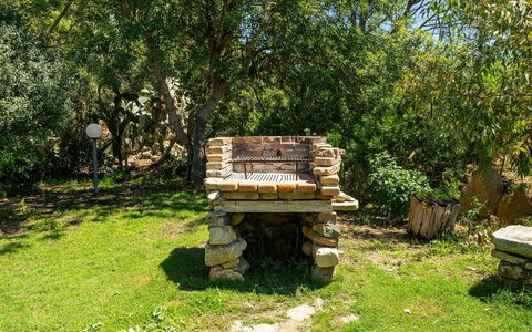 Malù House: Legna, Giardino, Shade, Backyard, Prato, Landscaping, Parco, Mobili Da Esterno, Struttura Esterna, Panchina