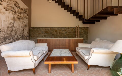 Villa Il Casalino, Florentine Hills with Pool: Mobilia, Interior Design, Pavimentazione, Parete, Legna, Pavimento, Divano, Illuminazione, Soggiorno, Marrone