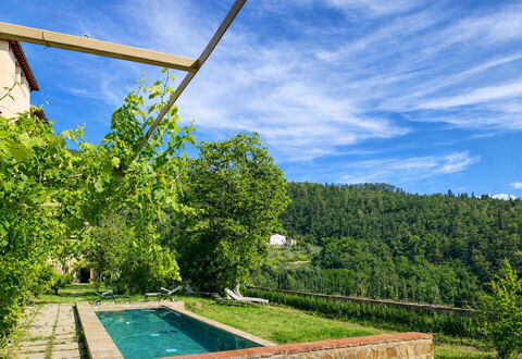 Villa Il Casalino, Florentine Hills with Pool: Hill Station, Eco Hotel, Piscina, Agriturismo, Piantagione, Backyard