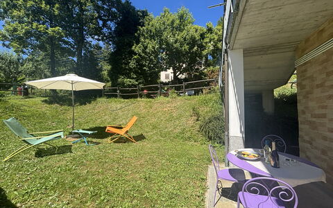 Apartment, Garden, Beigua Unesco Global Geopark: Giardino, Backyard, Groundcover, Prato, Mobili Da Esterno, Shade, Cortile, Landscaping, Sedia, Estate