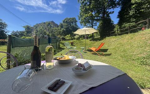 La Montagna al Mare, Relax sul Beigua: Giardino, Prato, Tavolo Esterno, Mobili Da Esterno, Landscaping, Cortile, Backyard, Parco, Eco Hotel, Ombra