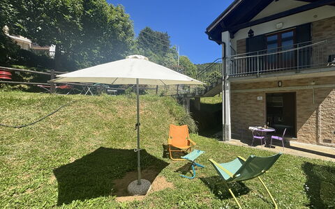 La Montagna al Mare, Relax sul Beigua: Shade, Prato, Giardino, Tempo Libero, Backyard, Ombrello, Cortile, Landscaping, Mobili Da Esterno, Eco Hotel