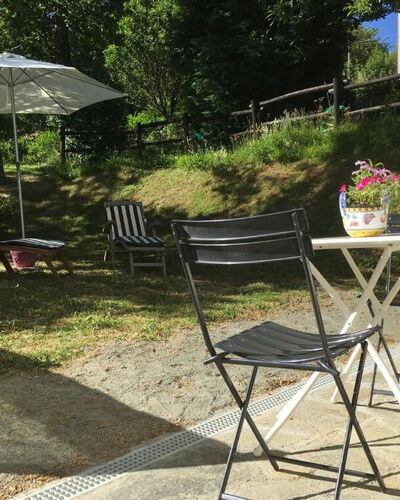 Apartment, Garden, Beigua Unesco Global Geopark: Mobilia, Mobili Da Esterno, Sedia, Tavolo, Tavolo Esterno, Sedia Pieghevole, Shade, Giardino, Cucina & Sala Da Pranzo Tavolo, Ombrello