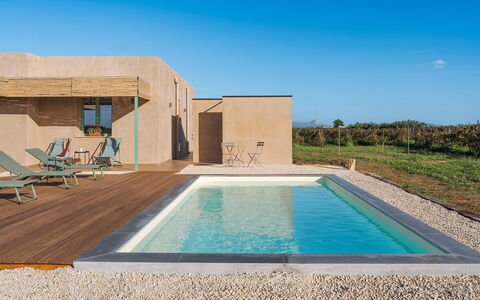 Mami: Piscina, Materiale Composito, Ricorrere, Eco Hotel, Shade, Design, Mobili Da Esterno, Villa, Piastrella, Lettino