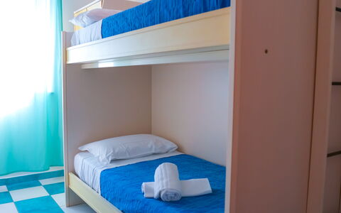 Residence Villarosa Pool and Beach: Camera Da Letto, Pavimento, Interior Design, Lenzuolo, Letto, Mobilia, Bedding, Pavimentazione, Telaio Del Letto, Camera