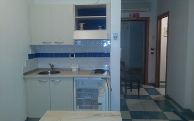 Bilo4: Pavimentazione, Pavimento, Interior Design, Apparecchio Major, Controsoffitto, Cucina, Mobilia, Elettrodomestico Da Cucina, Camera, Idraulico Fixture