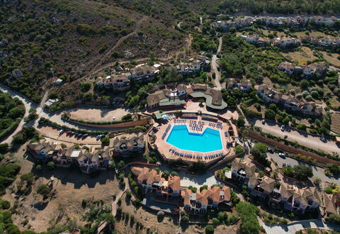 Rocciarossa: Piscina, Ricorrere, Tempo Libero, Resort Citta ', Vacanza, Estate, Località Balneare, Eco Hotel, Villa