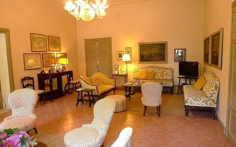 Villa Castellani: Mobilia, Interior Design, Pavimentazione, Sedia, Pavimento, Camera, Illuminazione, Tavolo, Cornice, Soggiorno