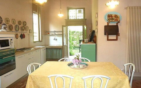 Villa Castellani: Mobilia, Interior Design, Pavimentazione, Legna, Tavolo, Pavimento, Sala Da Pranzo, Sedia, Cucina & Sala Da Pranzo Tavolo, Illuminazione