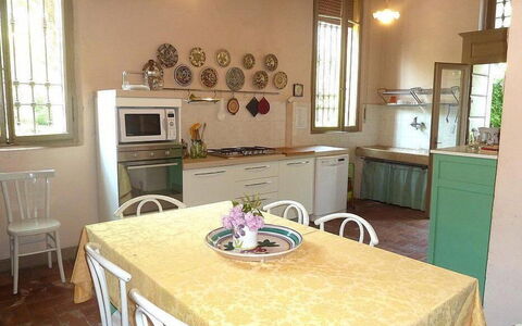 Villa Castellani: Mobilia, Interior Design, Pavimentazione, Legna, Tavolo, Cucina, Pavimento, Camera, Cucina & Sala Da Pranzo Tavolo, Elettrodomestico Da Cucina